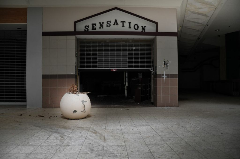 Illustration for article titled This Abandoned Wasteland Was Once America's Largest Mall